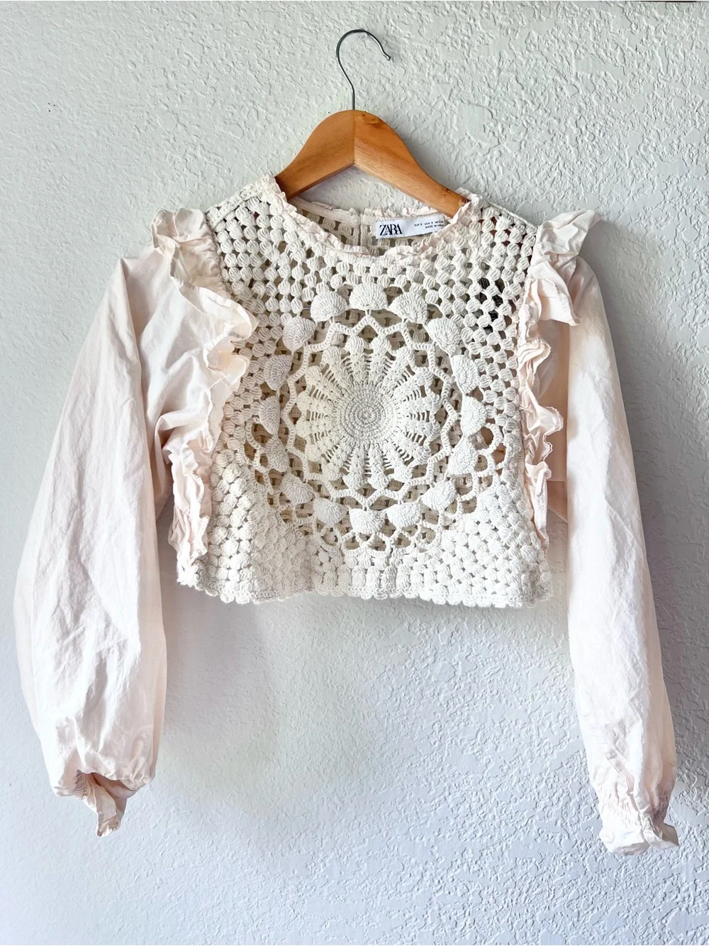 Zara Cream Crochet Ruffle Sleeve Crop Top Sz S